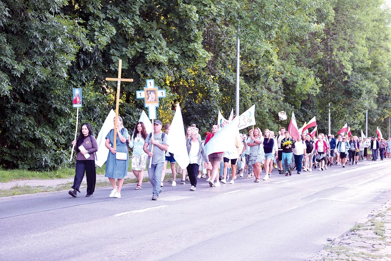 Pielgrzymi w drodze.