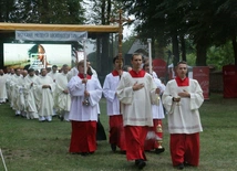 SMAL - królować znaczy służyć