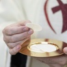 Papież zachęca do adoracji Jezusa w Eucharystii