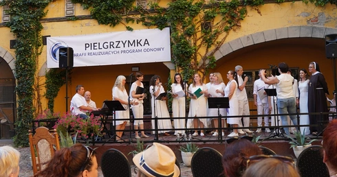 W Oleśnicy wokół odnowy i ewangelizacji parafii