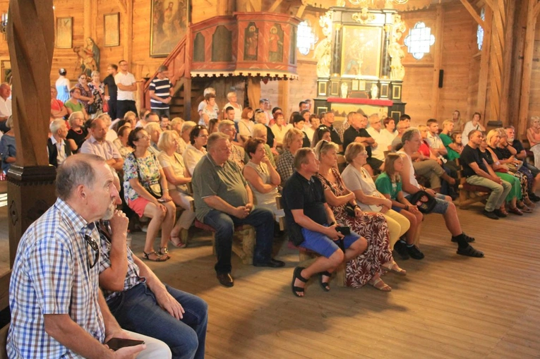Róża zaklęta w drewnie. Sanktuarium św. Anny w Oleśnie