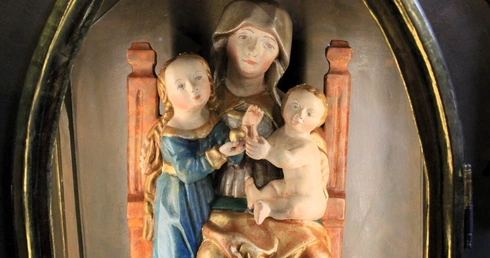 Róża zaklęta w drewnie. Sanktuarium św. Anny w Oleśnie