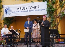 Abp Kupny: Potrzebujemy wspólnoty do życia