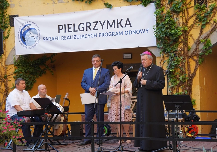 Abp Kupny: Potrzebujemy wspólnoty do życia
