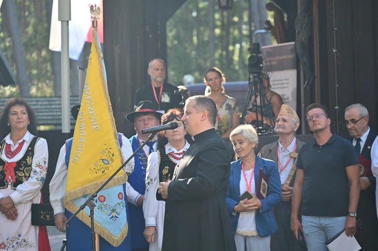 Pomnik bł. Jerzego Popiełuszki w Dębkach