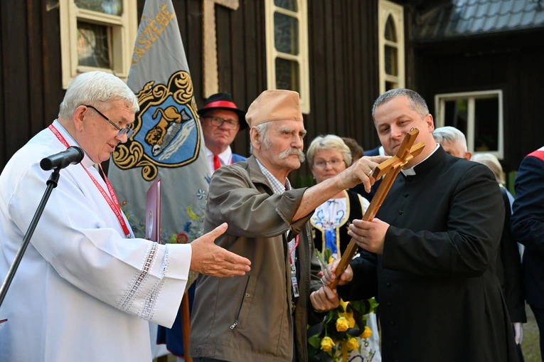 Pomnik bł. Jerzego Popiełuszki w Dębkach