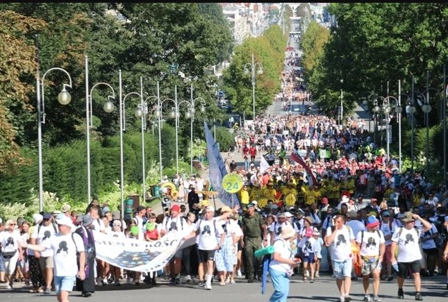 Pielgrzymami Kościół żyje