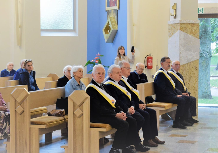 Pobłogosławienie pierwszej w Polsce kapliczki Matki Bożej Królowej Gór z Oropy