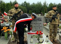 O 4.45 alert przy grobach westerplatczyków