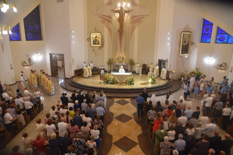Gołkowice - relikwie św. Jana Pawła II i poświęcenie organów