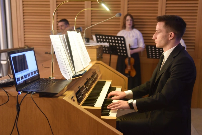 Gołkowice - relikwie św. Jana Pawła II i poświęcenie organów
