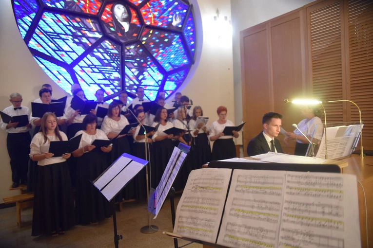 Gołkowice - relikwie św. Jana Pawła II i poświęcenie organów