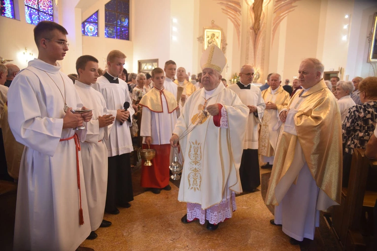 Gołkowice - relikwie św. Jana Pawła II i poświęcenie organów