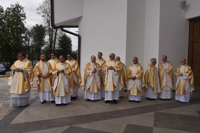 Gołkowice - relikwie św. Jana Pawła II i poświęcenie organów