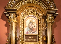 	Liczący ponad 100 lat obraz Mater Consolationis.