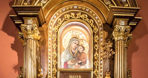 	Liczący ponad 100 lat obraz Mater Consolationis.