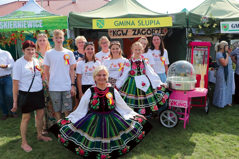 W celebrowanie dożynek zaangażowane są całe rodziny.