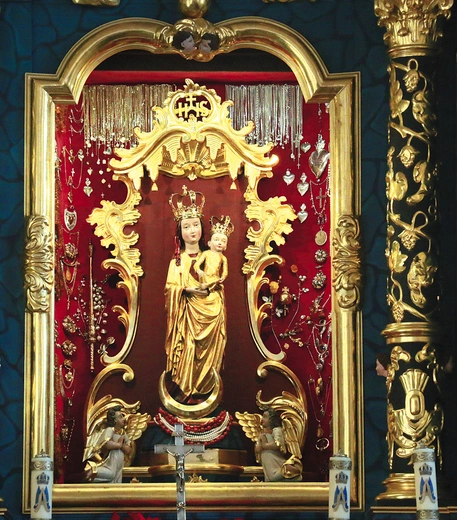 Słynąca łaskami figura Maryi.