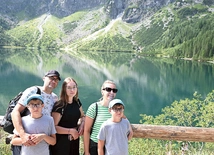 Okazuje się, że górale też chodzą po górach. – Zachęcamy do tego wszystkich! – mówi zgodnie rodzinka z okolic Rabki.