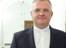 	Kapłan jest dyrektorem Wydziału Katechetycznego Kurii Diecezjalnej w Tarnowie.