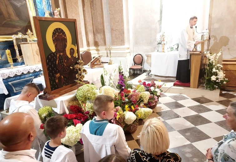 Oddają się w opiekę Matce Bożej