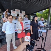 Katowice. Protest "Koalicji na rzecz Ocalenia Polskiej Szkoły"