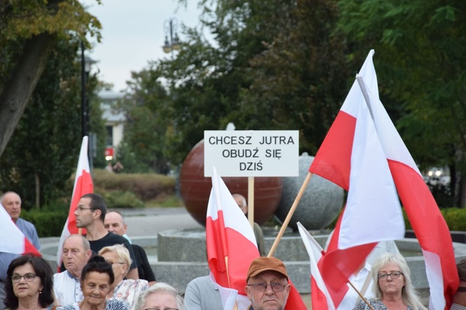 Pikieta w obronie ks. Michała Olszewskiego w Radomiu