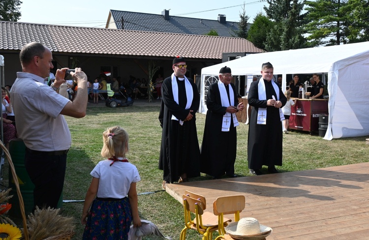 W Naczęsławicach dziękowali za kościół i plony