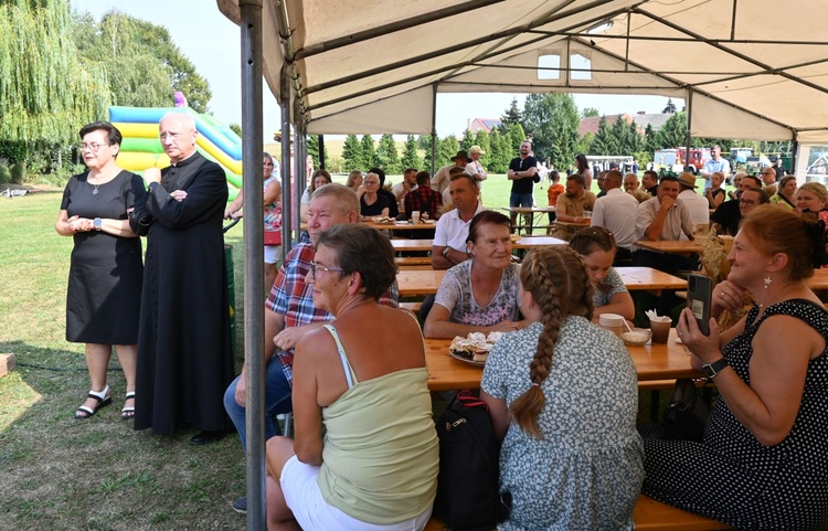 W Naczęsławicach dziękowali za kościół i plony