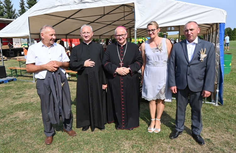 W Naczęsławicach dziękowali za kościół i plony