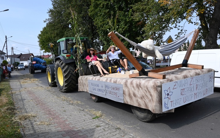 W Naczęsławicach dziękowali za kościół i plony