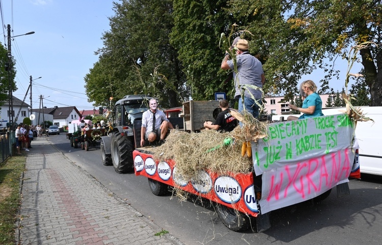 W Naczęsławicach dziękowali za kościół i plony