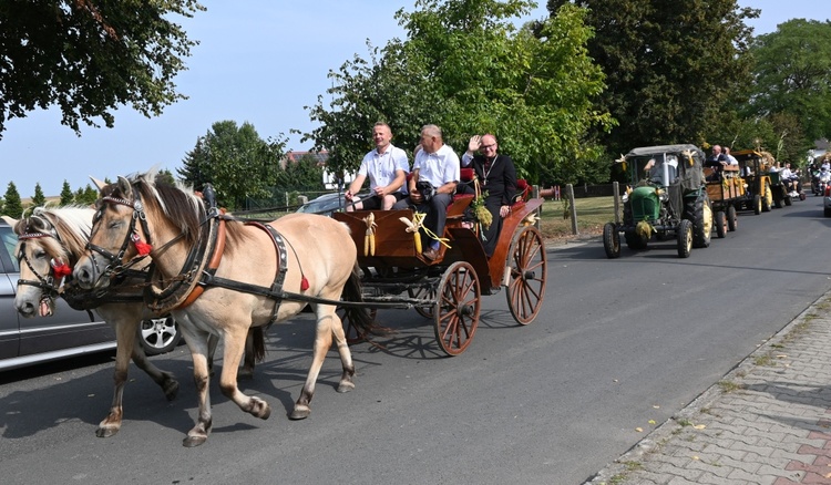 W Naczęsławicach dziękowali za kościół i plony