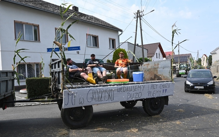 W Naczęsławicach dziękowali za kościół i plony