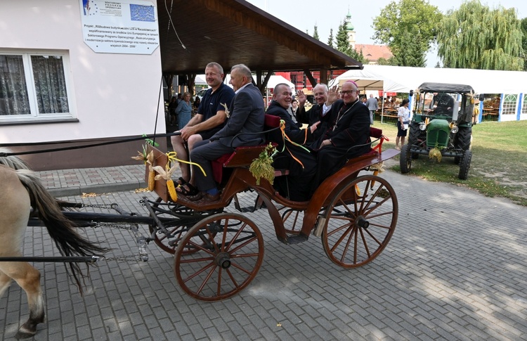 W Naczęsławicach dziękowali za kościół i plony