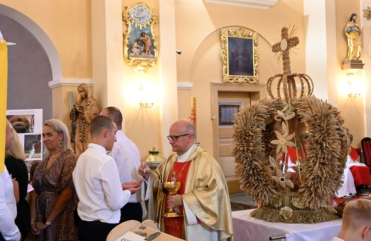 W Naczęsławicach dziękowali za kościół i plony