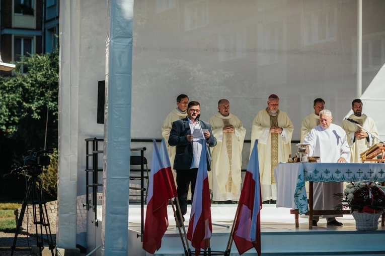 Msza św. przy pomniku Obrońców Poczty Polskiej