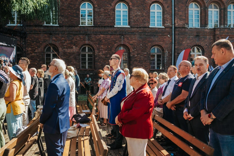 Msza św. przy pomniku Obrońców Poczty Polskiej