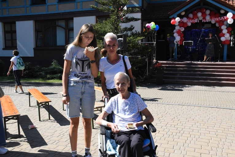 Piknik w ogrodzie hospicyjnym