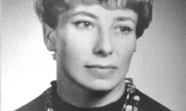 Alicja Lenczewska, nauczycielka, wicedyrektorka liceum, po śmierci mamy przeżyła wielkie nawrócenie. Miała wtedy 51 lat