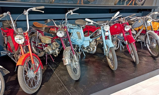 Fani motocykli znajdą tu zakątek dla siebie. Do wyboru, do koloru!