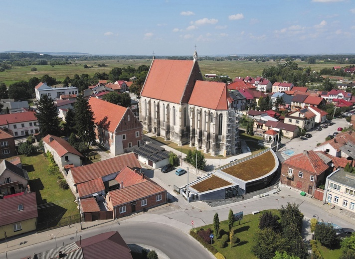 Tu królewicze dostawali rózgi. Reportaż z kolegiaty w Wiślicy