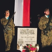 Alert przy mogiłach obrońców Westerplatte na bojkowskim cmentarzu. 