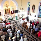 Podczas Mszy św. jubileuszowej kościół wypełnił się wiernymi.