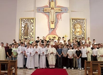 	Uczestnicy z bp. Markiem Solarczykiem oraz księżmi: Markiem Adamczykiem, Mariuszem Chamerskim i Danielem Regułą.