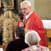 	Ks. Krzysztof Bajorek od lat prowadzi wspólnoty trzeźwościowe w rodzinnym, zakliczyńskim regionie.