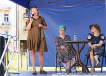	Wydarzenie otworzyła Justyna Górska-Streicher, obok Miriam Synger (w środku) i Anna Humeniuk.
