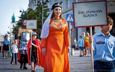 – Ufam, że wydarzenie przybliży przeszłość Polski przez teatr i zabawę oraz wzbudzi dumę z osiągnięć naszych przodków  – mówi Anna Murawska.