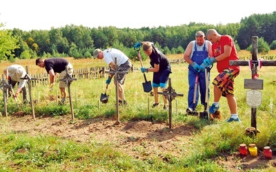 Prace renowacyjne i porządkowe na cmentarzach są nie do przecenienia.