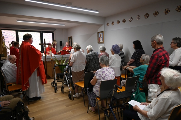 Poświęcenie kaplicy bł. Alojzego Ligudy w DPS w Opolu